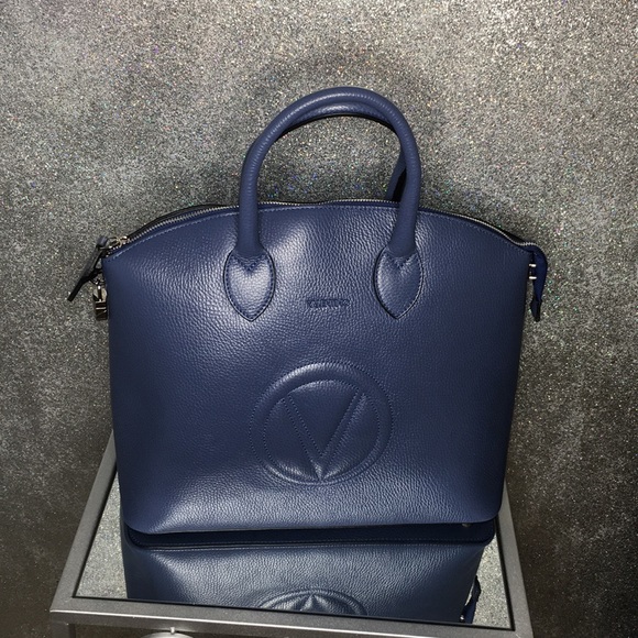 Valentino - Picture 2 of 6